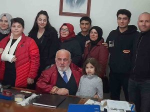 Alaplı’yı Evlendiren Memur, Doğum Gününde Emekli Oldu