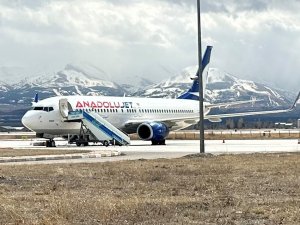 Motor Ve Kanat Kısmını İniş Sırasında Piste Sürten Thy’nin Tk 7575 Sefer Sayılı Uçağı Erzurum Havalimanında Onarılacak