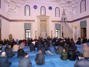 Kepez’de Eller Semaya Depremde Hayatını Kaybedenler İçin Açıldı
