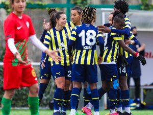 Turkcell Kadın Futbol Süper Ligi: Fenerbahçe: 4 - Amed Sportif Faaliyetler: 0