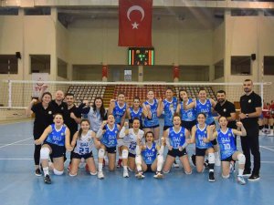 Bozüyük Belediyesi, Çeyrek Finalde Sivas İ̇l Özel İ̇dare Voleybol Takımı’nı 3-0 Yendi