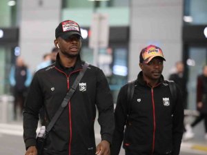Sivasspor Kafilesi İ̇stanbul’a Ulaştı