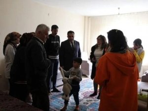Depremzede Aileleri Bir An Olsun Yalnız Bırakmıyorlar