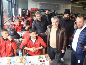 Başkan Özdemir: “Belediye Olarak Takım Ve Futbolcularımızın Yanındayız”