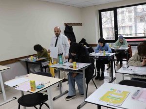 İ̇zmit Belediyesi Çınar Akademi’de Kabul Kurum Sınavı Gerçekleşti