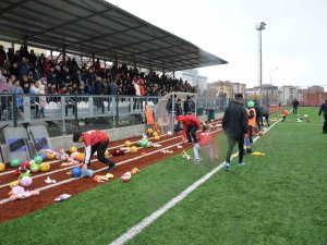 Türkeli, Depremzede Çocukları Unutmadı