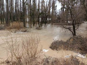 2 Gündür Devam Eden Yağışlar Gediz Çayı’nı Taşırdı