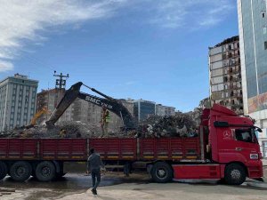 89 Kişinin Hayatını Kaybettiği Diyar Galeria İ̇ş Merkezi’nin Enkazından Demir Yığınları Çıkartılıyor