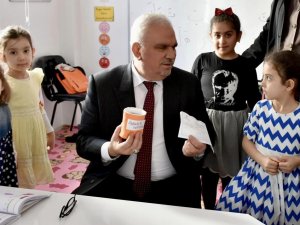 Kumbaralarındaki Harçlıklarını Depremzede Kardeşleri İçin Bağışladılar