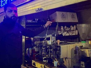 Kahve Dükkanını Çadır Kentteki Depremzedelerin Ayağına Getirdi