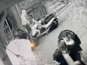 İ̇stanbul’da Film Gibi Olay Kamerada: Kaza Yaptığı Adamı Silahla Vurdu