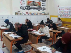 Bu Defa Öğrenciler Değil, Veliler Sınava Girdi