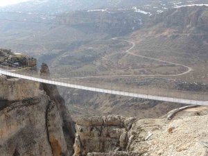 242 Metre Yükseklikteki Cam Köprü Ve Seyir Terası Depremde Dimdik Ayakta Kaldı