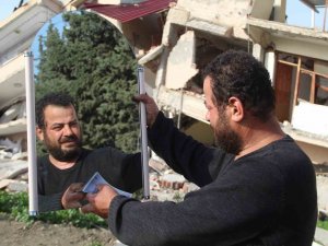 Depremzede 1 Ay Sonra Aynaya Bakıp Haline Şükretti