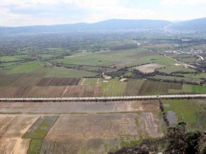 Bir Yıl Önce, Bir Yıl Sonra