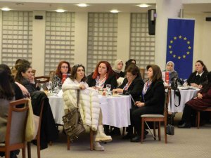 İ̇ş Dünyası Ve Stk Temsilcileri, "Afet Ve Kadın" Panelinde Buluştu