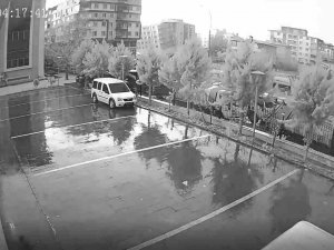 Depremin Yeni Görüntüleri Ortaya Çıktı: Gece Gündüze Dönmüş, Bina Böyle Çökmüş