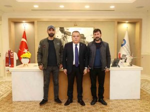 Enkazdan 162. Saat Sonra Sağ Çıkan Depremzede, Onu Kurtaran Kahramanlarıyla Buluştu