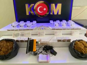 Kaçakçılık Şüphelisi 7 Kişi Çok Sayıda Malzemeyle Yakalandı