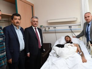 Vali Yazıcı’dan Kazada Yaralanan Futbolcuya Geçmiş Olsun Ziyareti