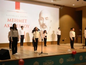 Sahnede İstiklal Şairini Anlattılar