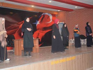 Gönüllü Öğretmenlerden Tiyatro Gösterimi