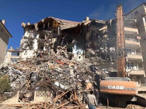 Elazığ’da Ağır Hasarlı Bina Sayısı 7 Bini Geçti