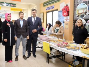 Çadırda Eğitim Gören Öğrenciler İçin Hayır Panayırı Düzenlediler