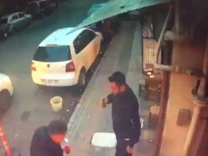 Silahlı Saldırı Sonrası Çaylarını Yudumlamaya Devam Ettiler