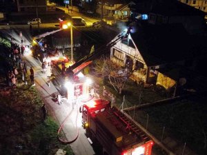 Sakarya’da Evde Çıkan Yangın Paniğe Sebep Oldu