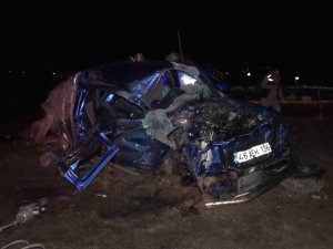 Çarptığı Pikabı Biçen Tır Tarlaya Uçtu: 1 Ölü, 5 Yaralı
