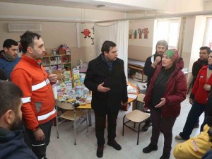 Uşak’ta Depremzede Vatandaşlar İçin Çalışmalar Sürüyor