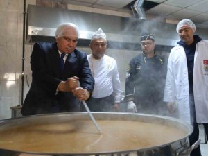 Her Gün 10 Bin Depremzedeye Sıcak Yemek