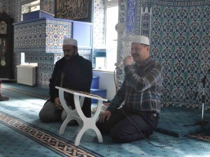 Ezan Yarışmasında Birinci Olan İmam Güzel Sesiyle Mahalleliyi Namaza Teşvik Ediyor