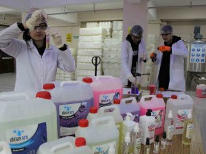 Kimyacı Liseliler Depremzedeler İçin Üretiyor