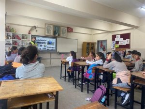 Jandarmadan İlkokul Öğrencilerine Trafik Eğitimi