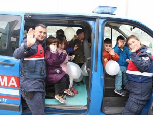Jandarma Ekipleri Çocuklara Jandarmayı Tanıttı