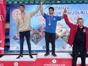 Grekoromen Güreş 71 Kiloda İl Birincisi Kütahya Borsa İ̇stanbul Anadolu Lisesi’nden