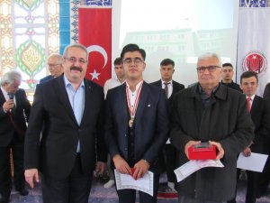 Genç Hatipler Salihli’de Yarıştı