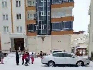 Depreme 7. Katta Yakalandılar, Kaçışlarını Anbean Kaydettiler