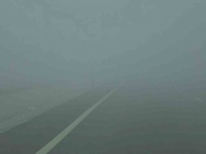 Aksaray’da Yoğun Sis Görüş Mesafesini 10 Metreye Düşürdü