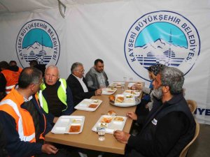 Büyükşehir Belediyesi Ve Kayseri, Depremzedelerin Her Zaman Yanında