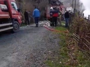 Çıkan Yangında Ev Kullanılamaz Hale Geldi