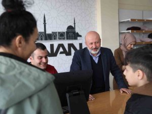 Kocasinan’dan Depremzedelere Giysi Ve İaşe Desteği