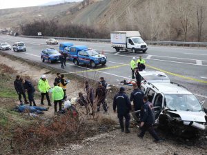 Kontrolden Çıkan Hafif Ticari Araç Bariyerlere Çarptı: 2 Ölü, 3 Yaralı