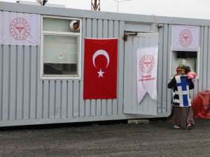 Deprem Bölgesinde Sağlıkçılar Tıp Bayramını Çadır Kentte Geçiriyor