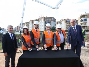 Nilüfer’de Dr. Refik Saydam Sağlıkçılar Parkı’nın Temeli Atıldı