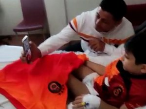 Hastanede Tedavi Olan Ömer Halis, Galatasaraylı Futbolcular İle Görüştü