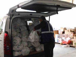 Köylerde Yaşayan Depremzedelerin İhtiyaçları Karşılanıyor