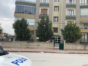 Cinnet Getiren Kişi Annesini Bıçaklayarak Ağır Yaraladı